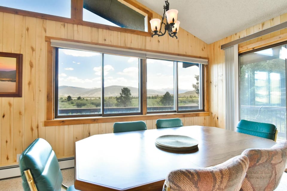 Meadow Creek Retreat: Mountain Lake Views House in Frisco