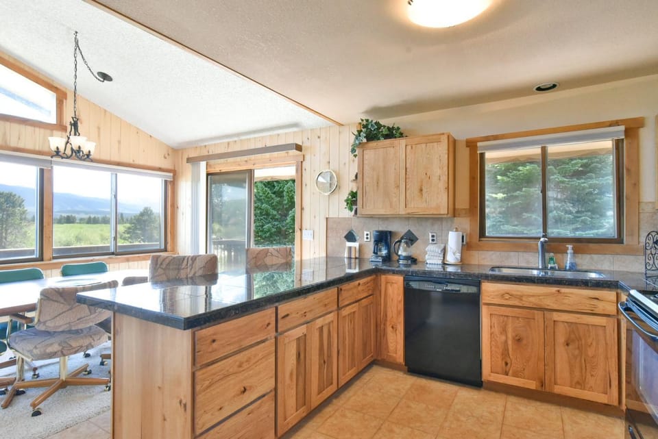 Meadow Creek Retreat: Mountain Lake Views House in Frisco