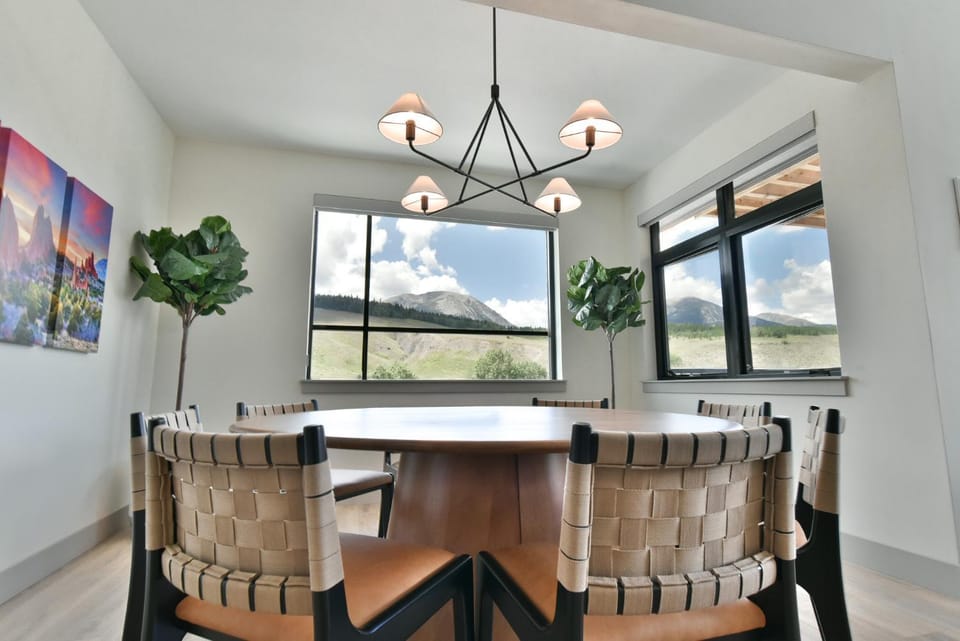 Skywalk Flats Downtown Condo: Mountain Views, Rooftop Hot Tubs Apartment in Silverthorne