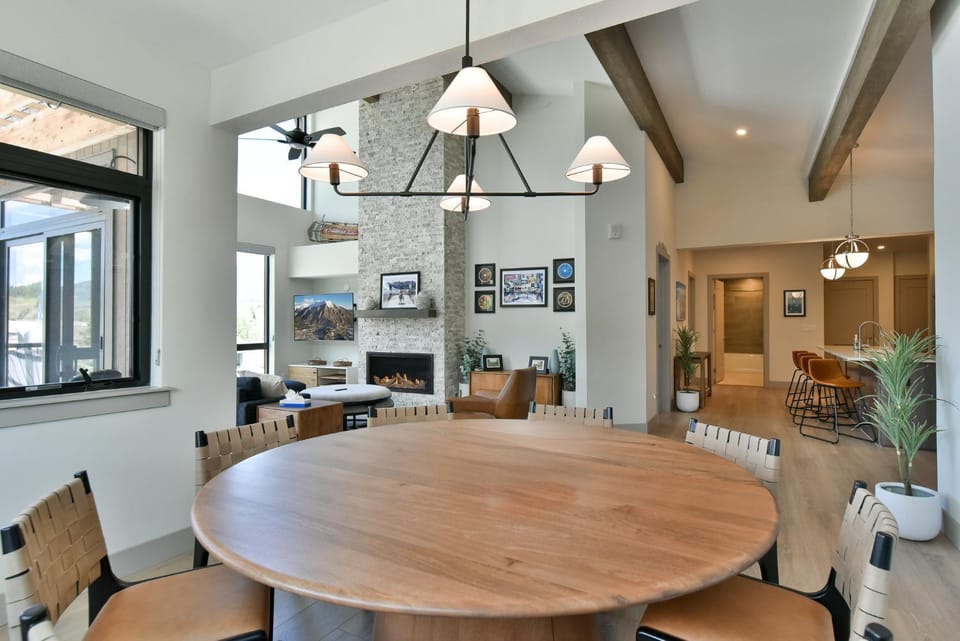 Skywalk Flats Downtown Condo: Mountain Views, Rooftop Hot Tubs Apartment in Silverthorne