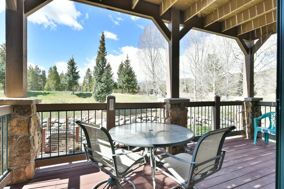 Highland Greens Retreat: Great Location, Near Shuttle Stops Apartment in Breckenridge