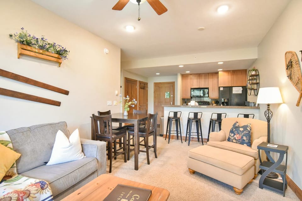 Highland Greens Retreat: Great Location, Near Shuttle Stops Apartment in Breckenridge