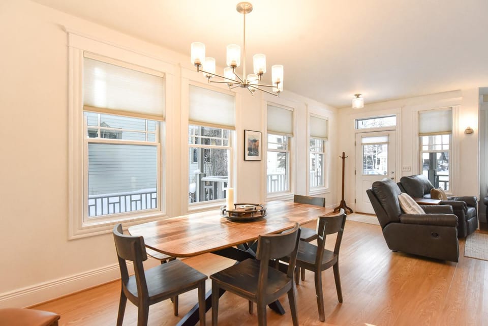 Main Street Retreat: Downtown, Mountain Views, Hot Tub House in Breckenridge