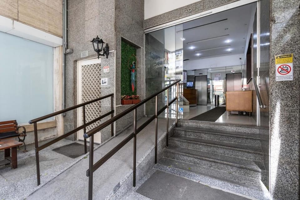 Sanci Mare Apt bedroom and living room 2 bathrooms in Copa Apartment in Rio de Janeiro
