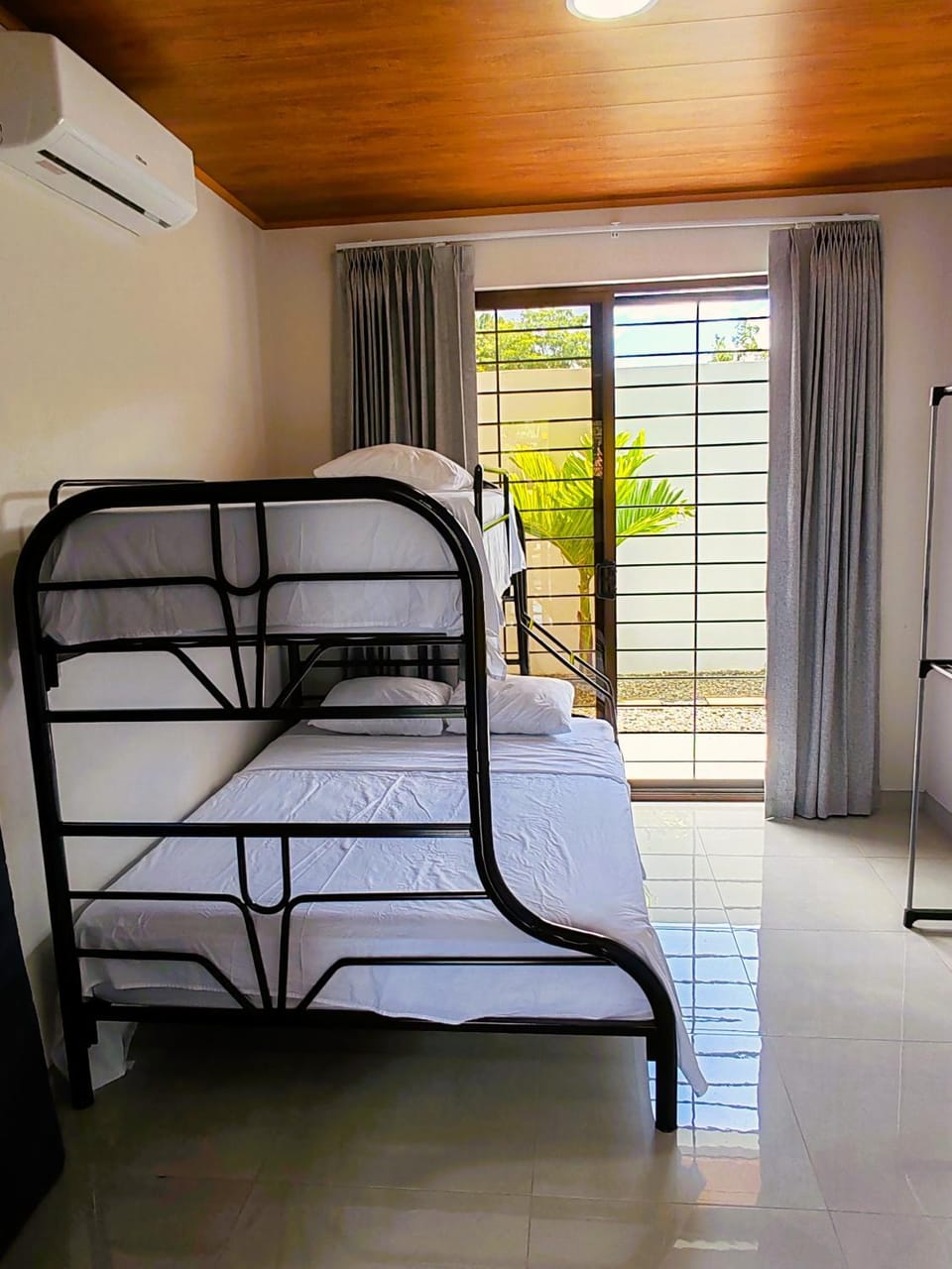 Photo of the whole room, Bedroom, bunk bed, air conditioner