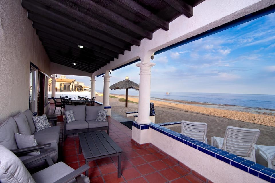 Balcony/Terrace, Seating area, Beach, Sea view, sunbed