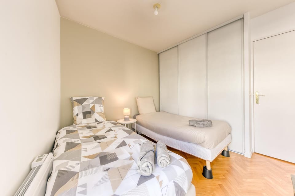 Bed, Photo of the whole room, Bedroom, wardrobe