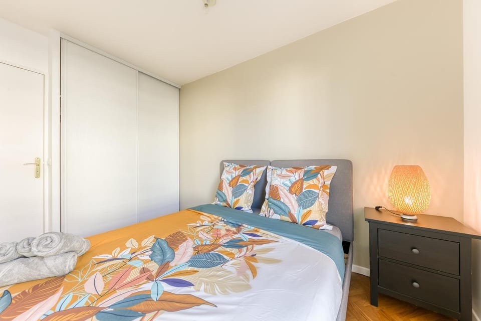 Bed, Photo of the whole room, Bedroom, wardrobe