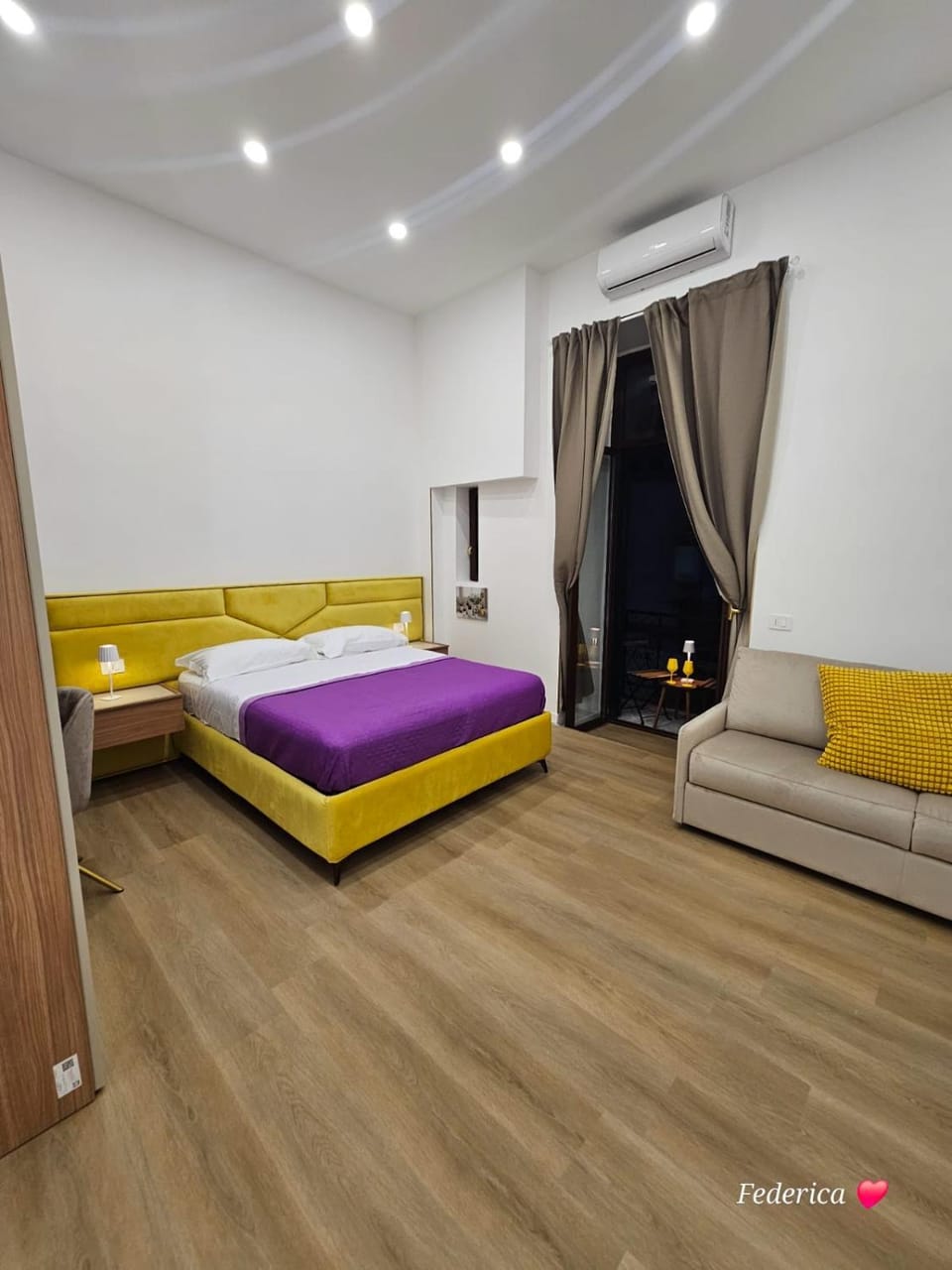Bed, Living room, Photo of the whole room, Bedroom