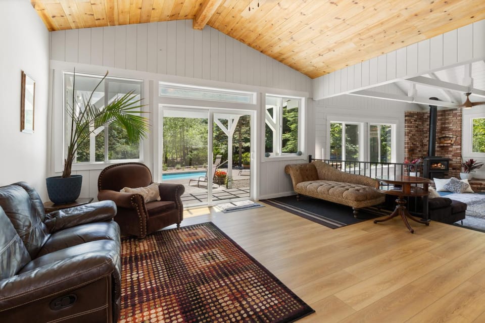 Lounge or bar, Seating area, Garden view, Pool view