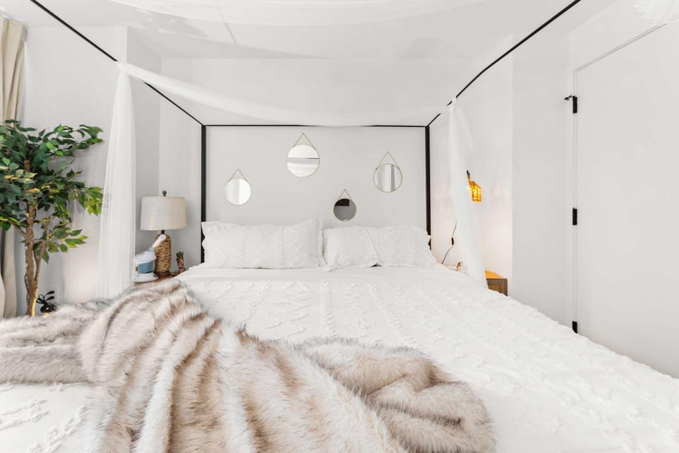 The Dazzling Two-Bedroom Two-Bath Suite in Boston Apartment in South Boston