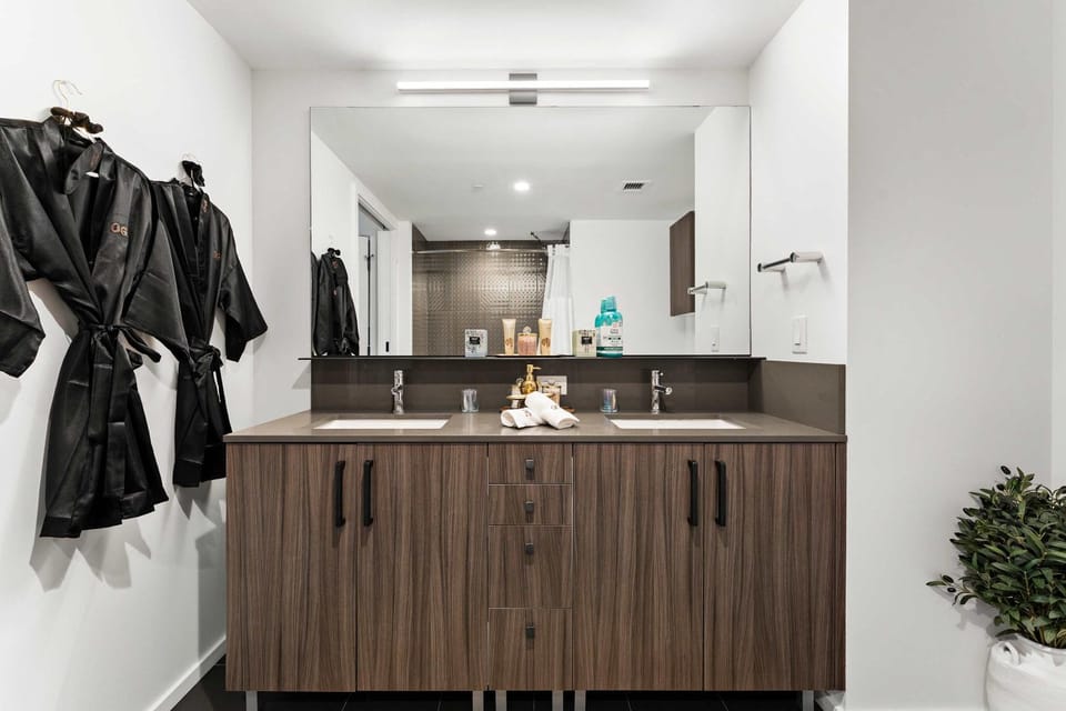 The Dazzling Two-Bedroom Two-Bath Suite in Boston Apartment in South Boston