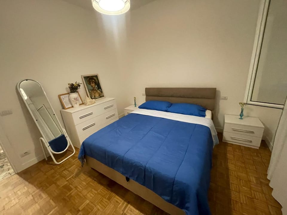 Bed, Photo of the whole room, Bedroom, wardrobe