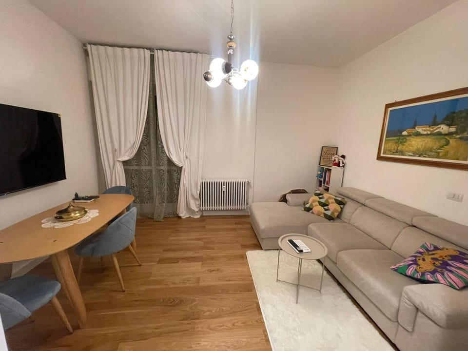 Communal lounge/ TV room, TV and multimedia, Living room, Seating area, Evening entertainment