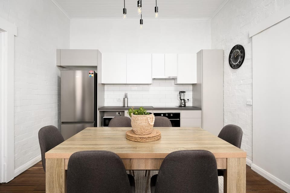Coffee/tea facilities, Dining area, dishwasher, kitchen