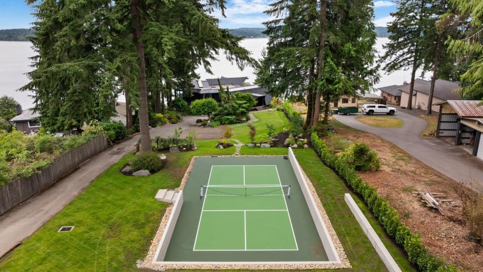 Tennis court