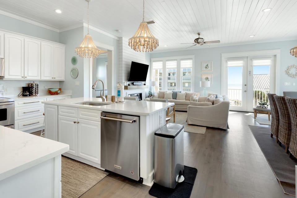 Gulf & Lake Views, 6 BR, Pool & 2 minute walk to the beach! House in South Walton County