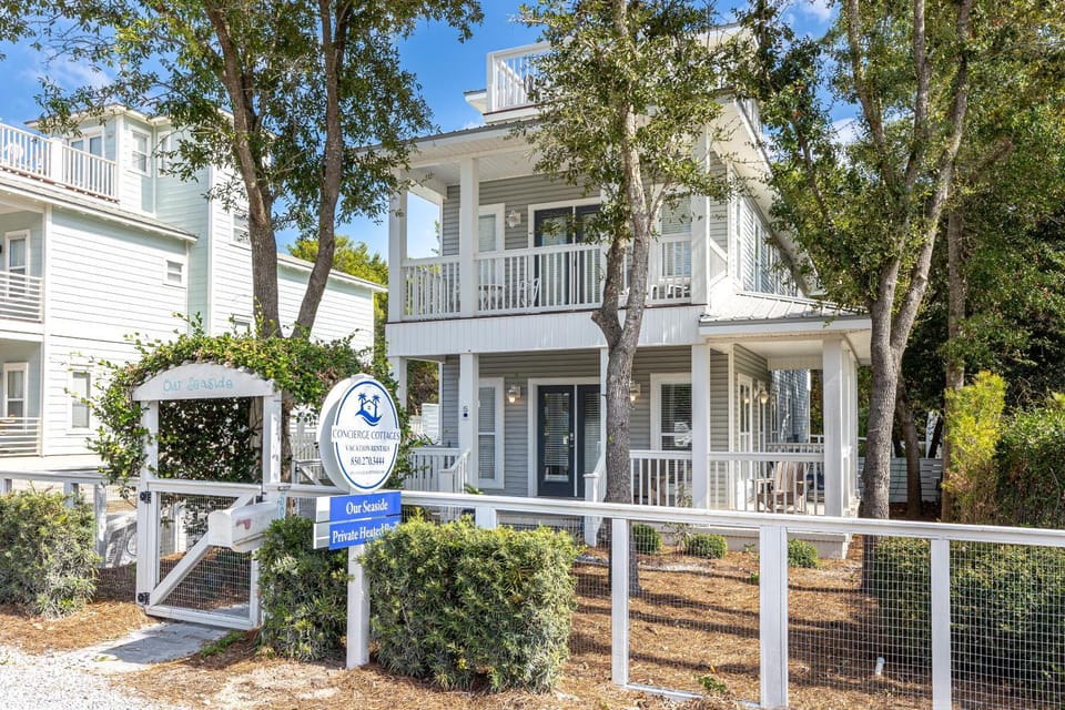 Our Seaside 4 BR Seagrove, HEATED Pool, bikes and 5 min to the beach House in South Walton County