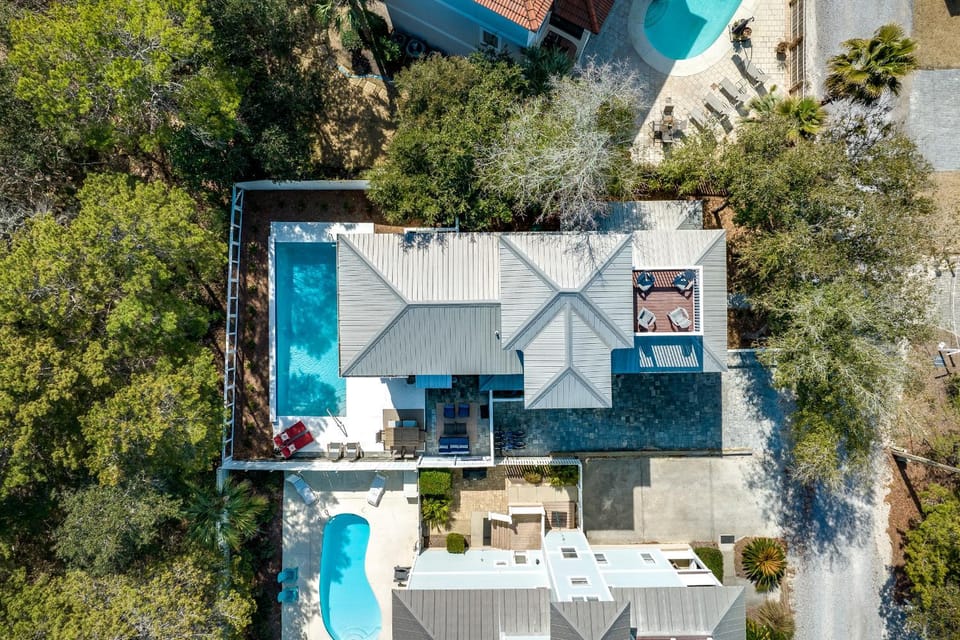 Our Seaside 4 BR Seagrove, HEATED Pool, bikes and 5 min to the beach House in South Walton County