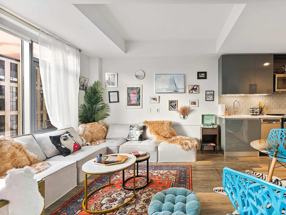 Family Fun in Boston Rooftop Pool & City Views Apartment in South Boston