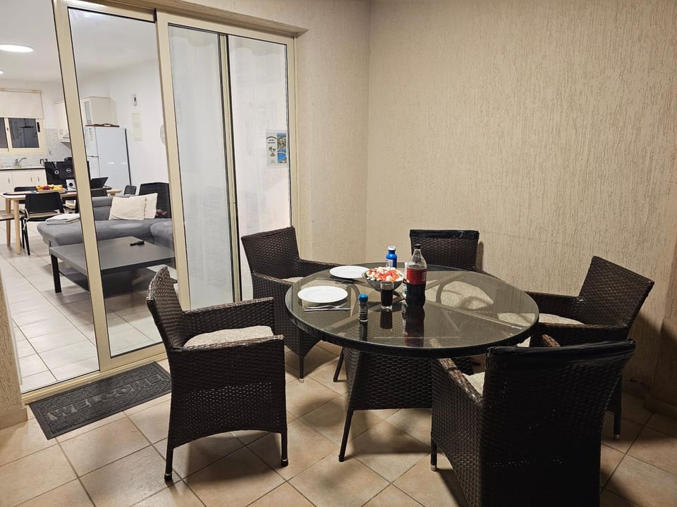 Seating area, Dining area