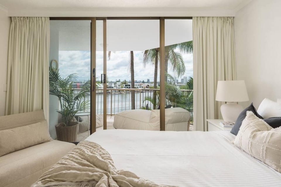 Bed, Bedroom, River view