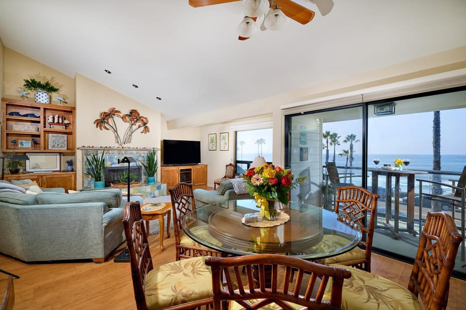 152-4 Coastal Luxury with Panoramic Ocean View House in Oceanside