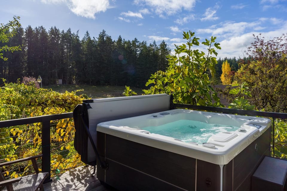 Natural landscape, Hot Tub, View (from property/room), Garden view