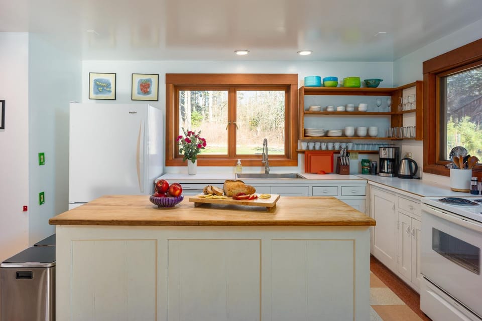 Garden view, microwave, stove, toaster, kitchen