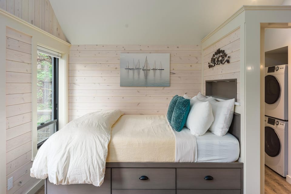 Bed, Bedroom, internet, dryer