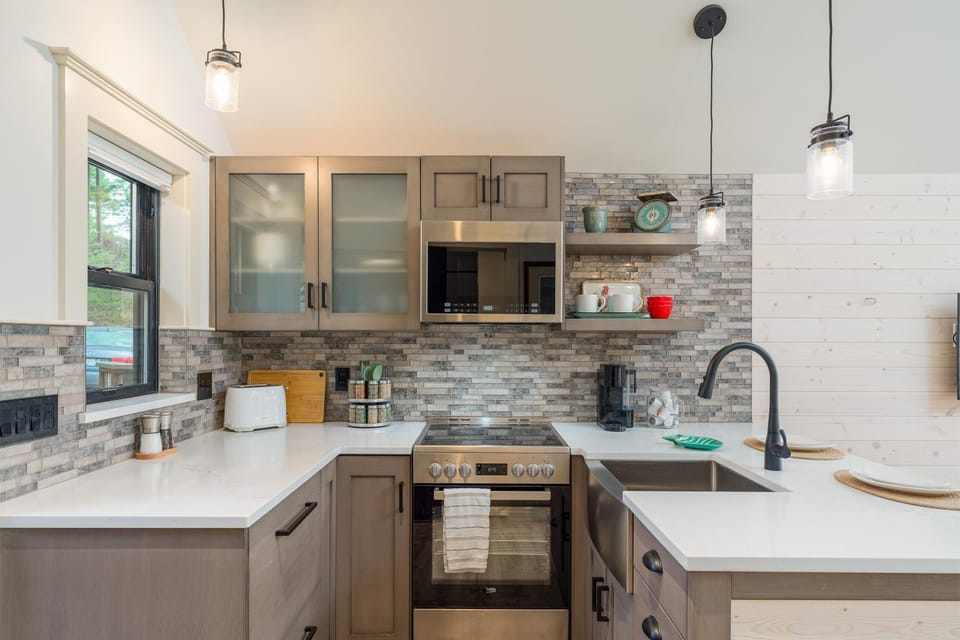 Coffee/tea facilities, stove, kitchen