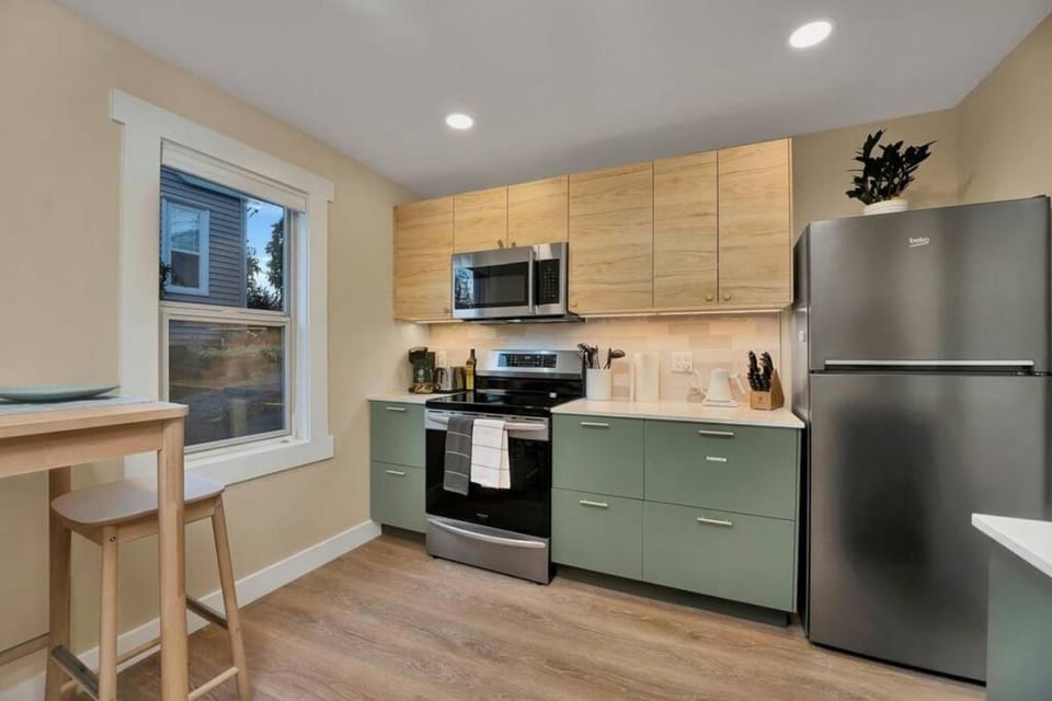 Westlake Nest Minutes to DT Quiet & Renovated House in Lake Union