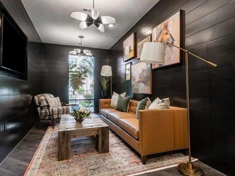 Communal lounge/ TV room