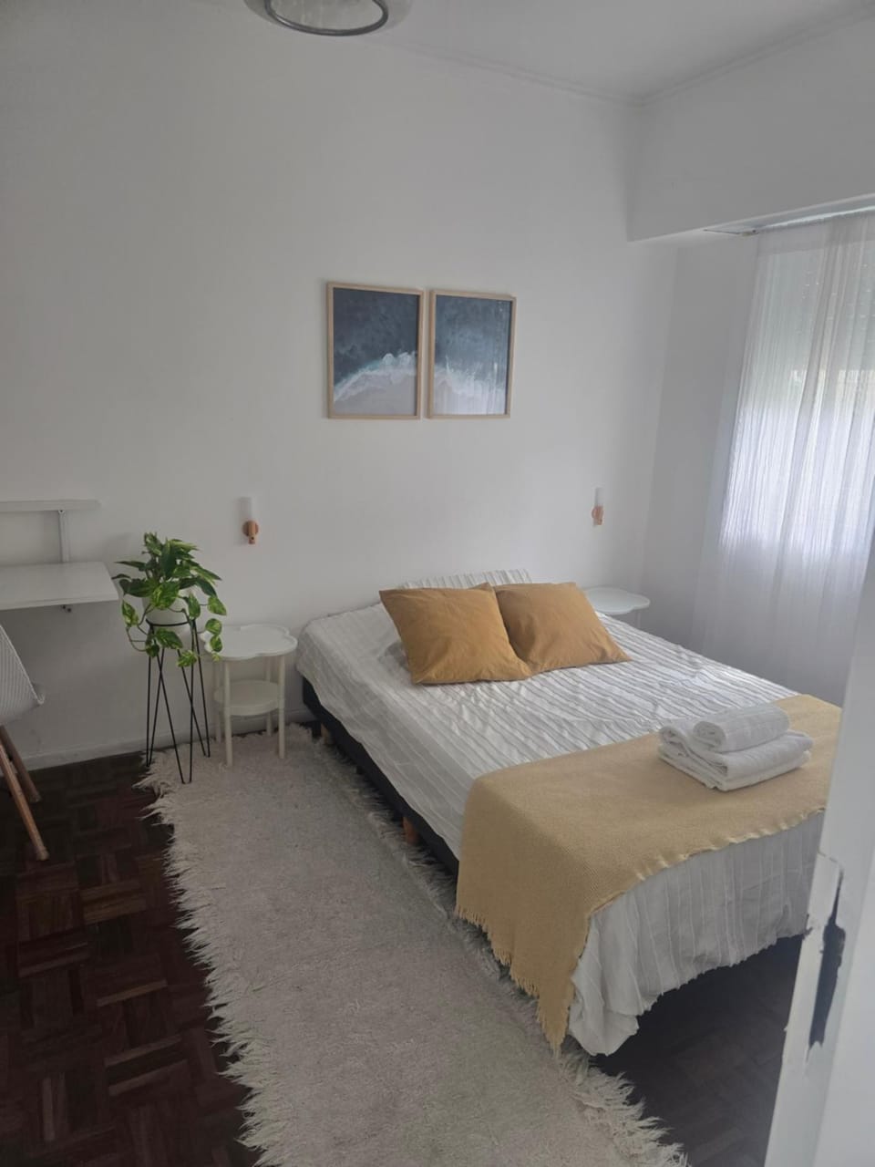 Photo of the whole room, Bedroom