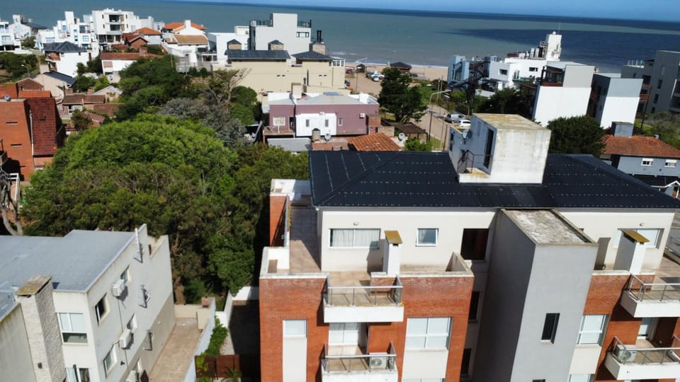 Bird's eye view, Sea view, Location