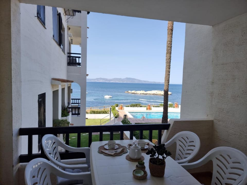 Apartamento acogedor a 50m de la playa con terraza - HISP-236-124 Apartment in L'Escala
