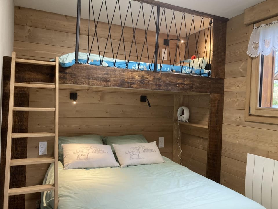 3 pièces rénovées - 2 chambres jusqu’à 5 pers. avec terrasse sud et garage - 500m centre - FR-1-836-29 Apartment in Arâches-la-Frasse