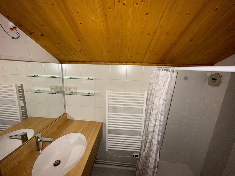 Duplex spacieux et lumineux près des pistes avec balcon et cheminée - FR-1-688-101 Apartment in Les Allues