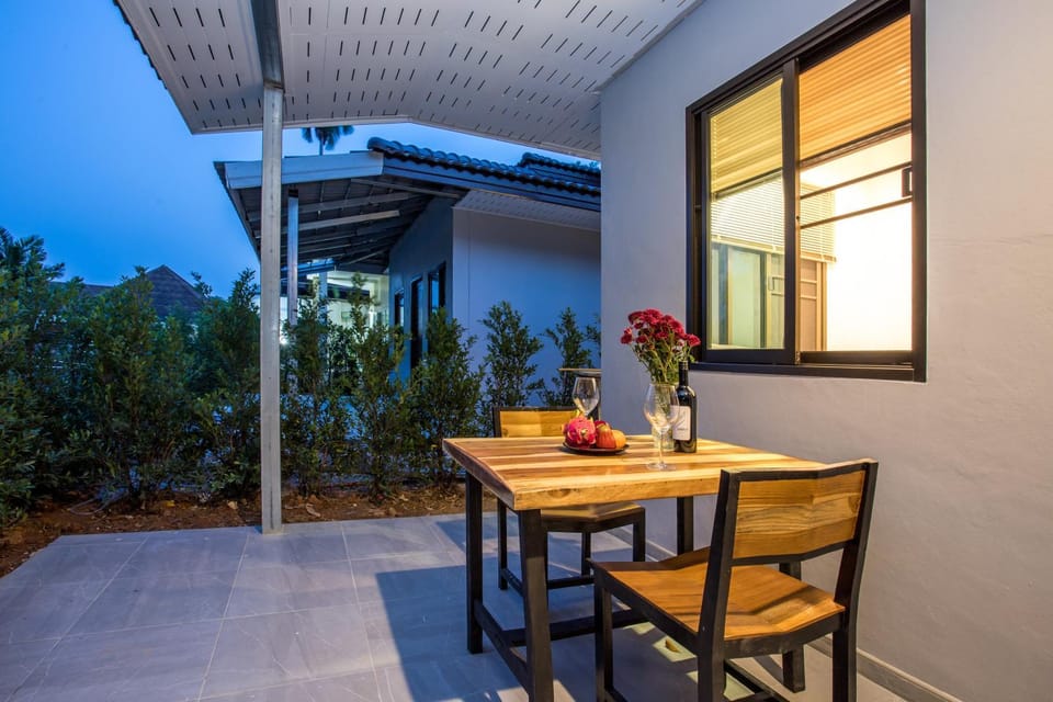 Property building, Patio, Dining area