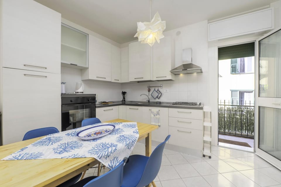 Kitchen or kitchenette, Dining area, dishwasher, stove