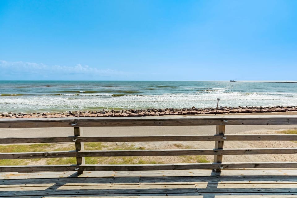Breakers Edge - 8 Sides of Sunshine, 3 Ensuite Bedrms House in Surfside Beach