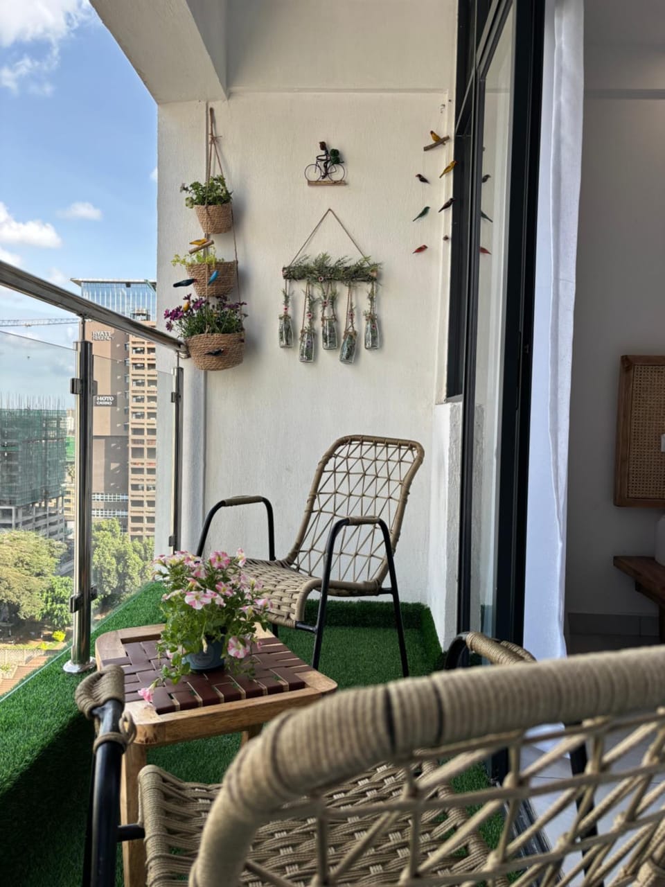 Seating area, Dining area