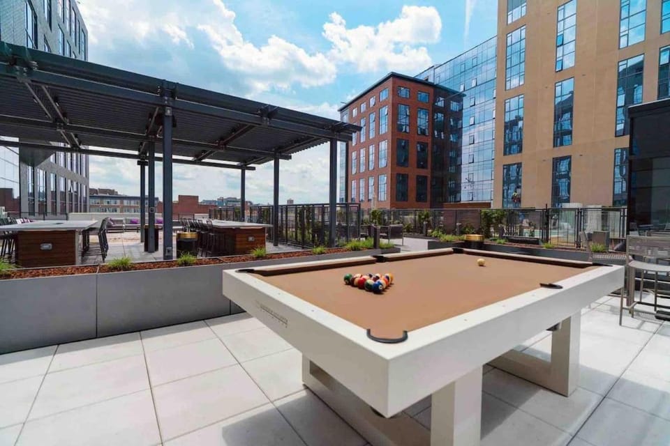 Luxury 2BR Apt in Boston Pool Gym Apartment in South Boston