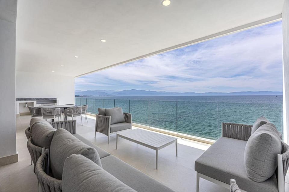 4-bed beachfront Lux Apartment House in Bucerias