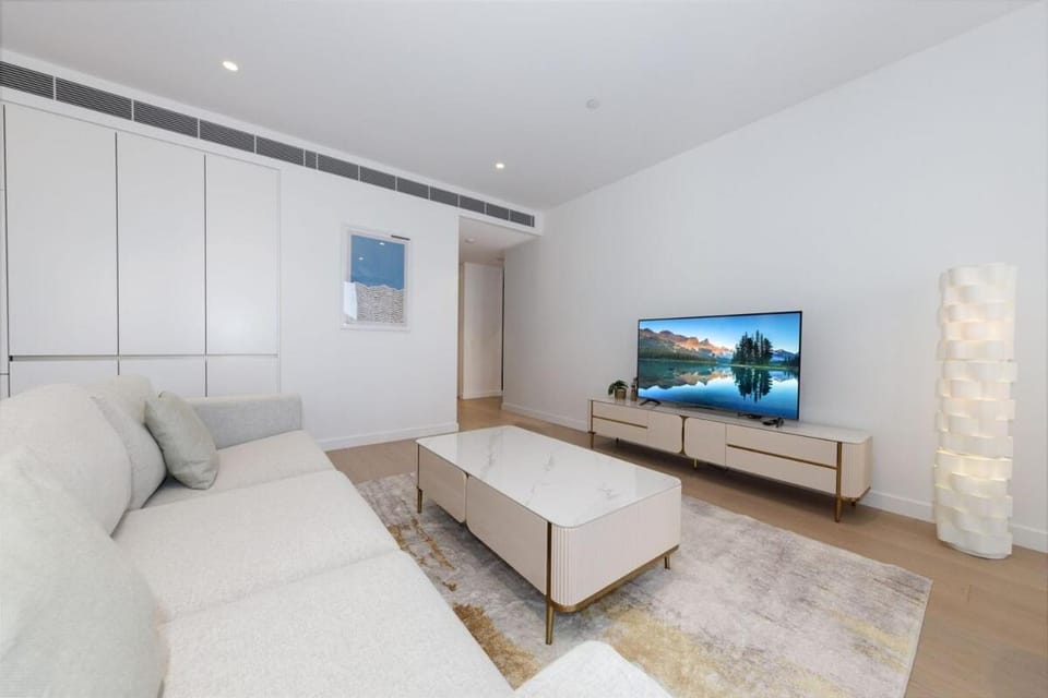 Barangaroo Luxury 2BR Plus Study Room with Top-Tier Amenities Apartment in Sydney