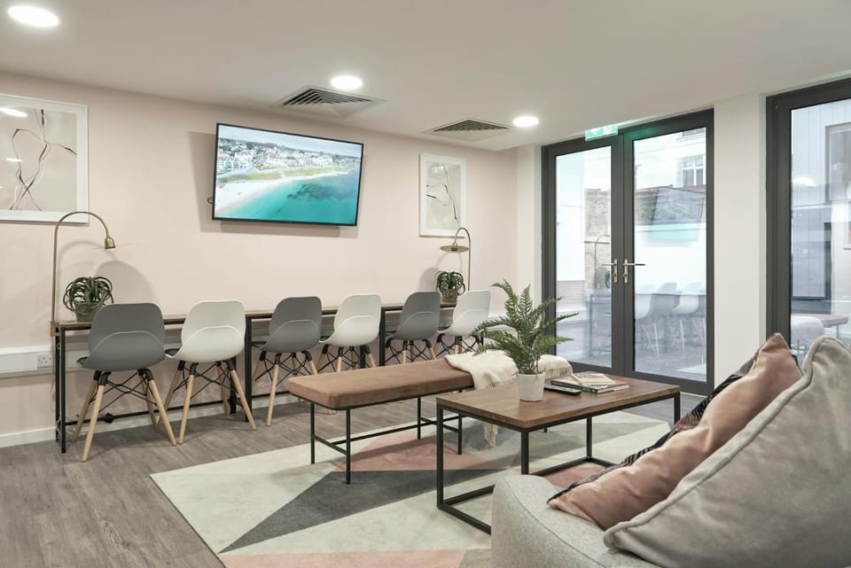 For Students Only - Apartments at The Quarry Falmouth Apartment in England