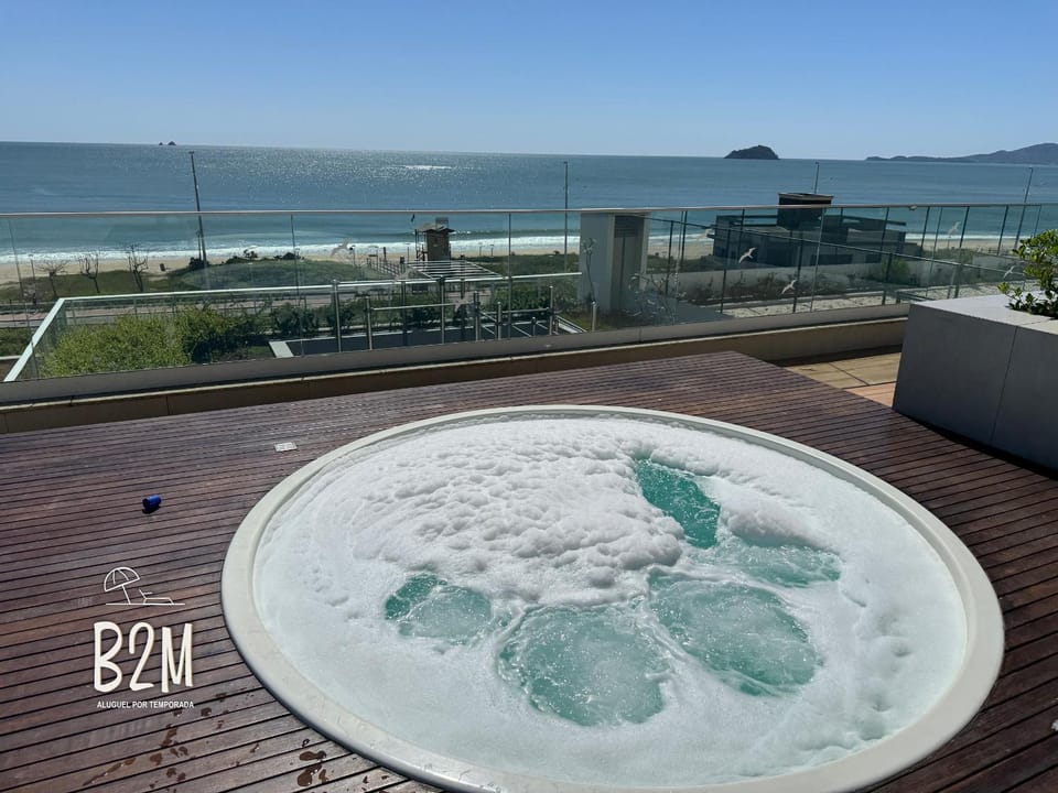 Hot Tub, Hot Tub