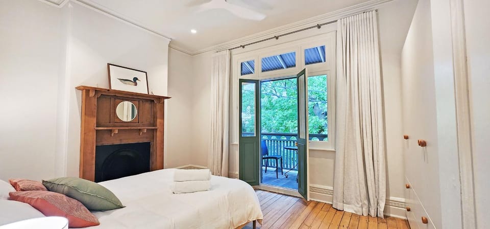 Bed, Photo of the whole room, Seating area, Bedroom