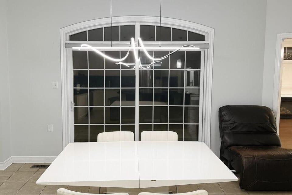 Spacious Brampton 4BR Upper Home House in Halton Hills