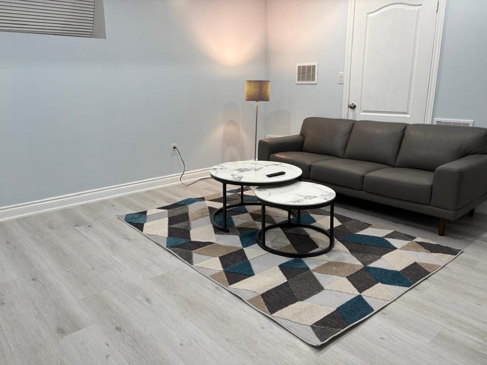 Spacious Brampton 4BR Upper Home House in Halton Hills